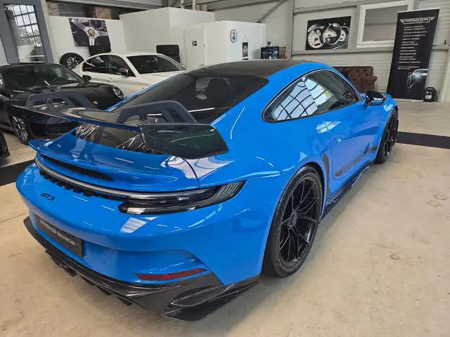 Porsche 911 view 10