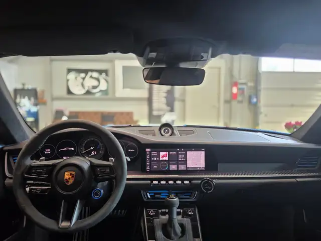 Porsche 911 view 23