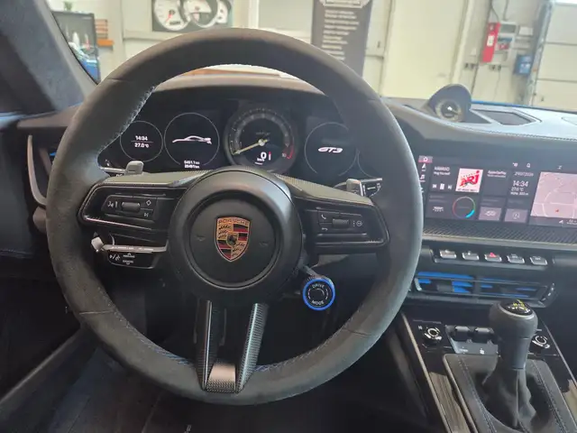 Porsche 911 view 22