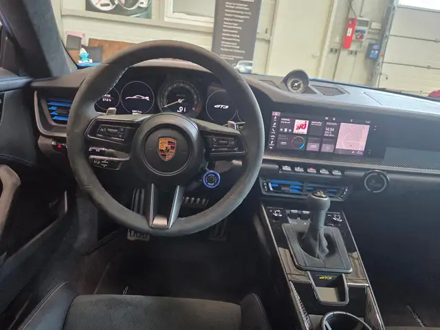 Porsche 911 view 21