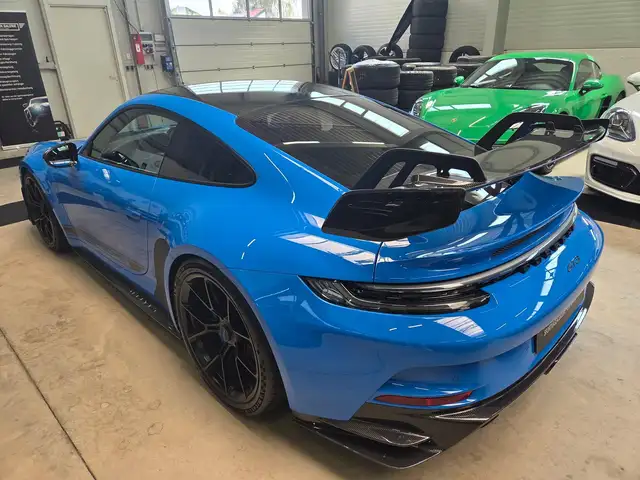 Porsche 911 view 14