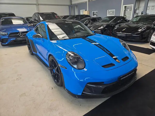 Porsche 911 view 8