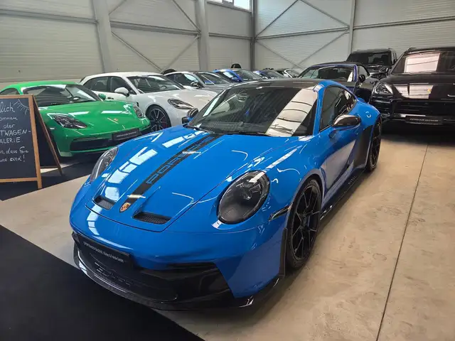 Porsche 911 view 6