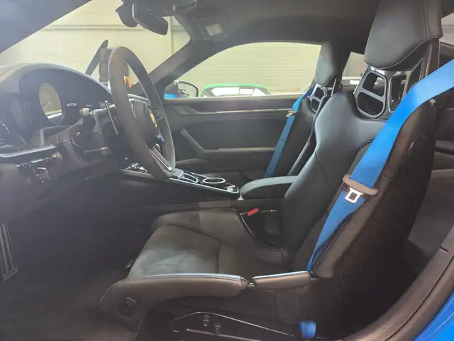 Porsche 911 view 17