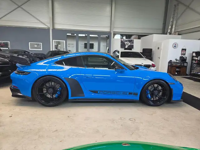 Porsche 911 view 9