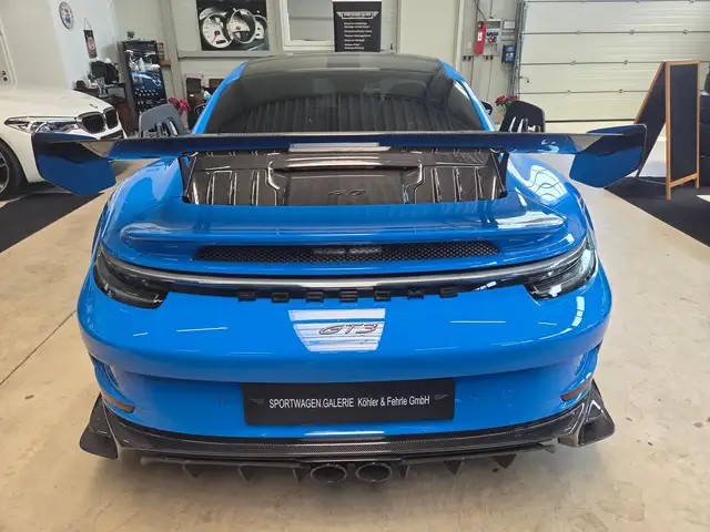 Porsche 911 view 12