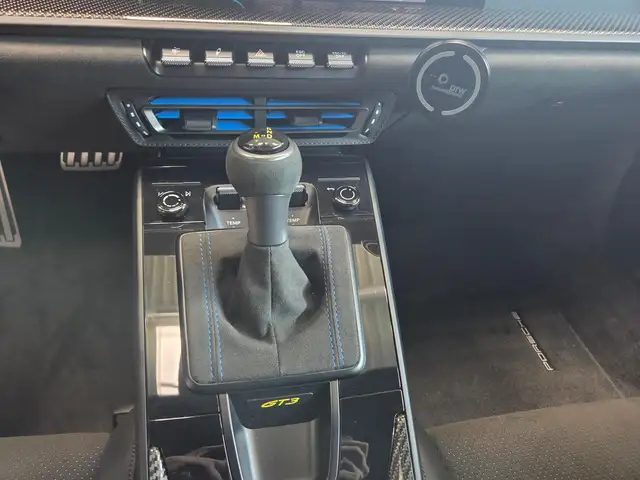 Porsche 911 view 25