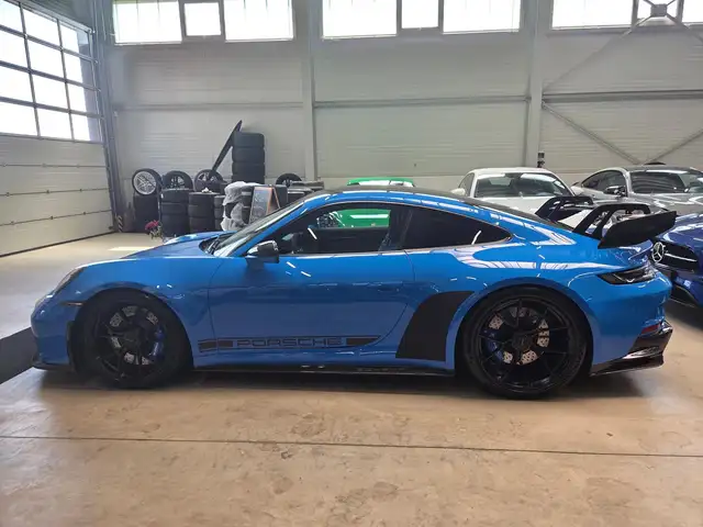 Porsche 911 view 15