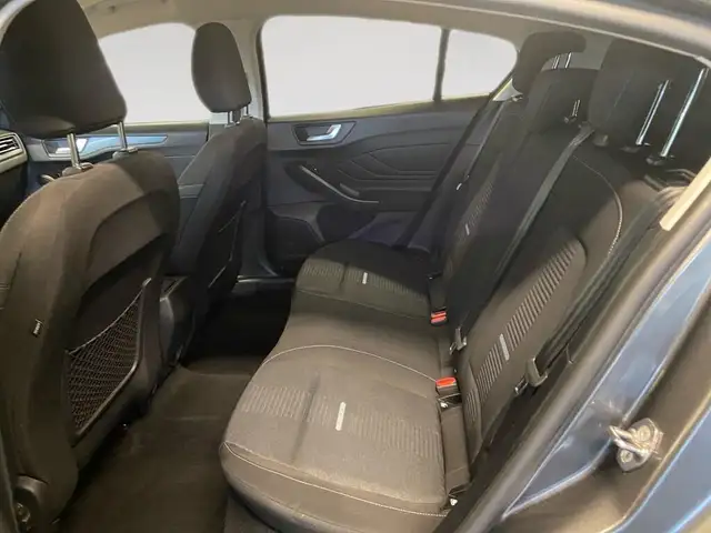 Ford Focus view 8
