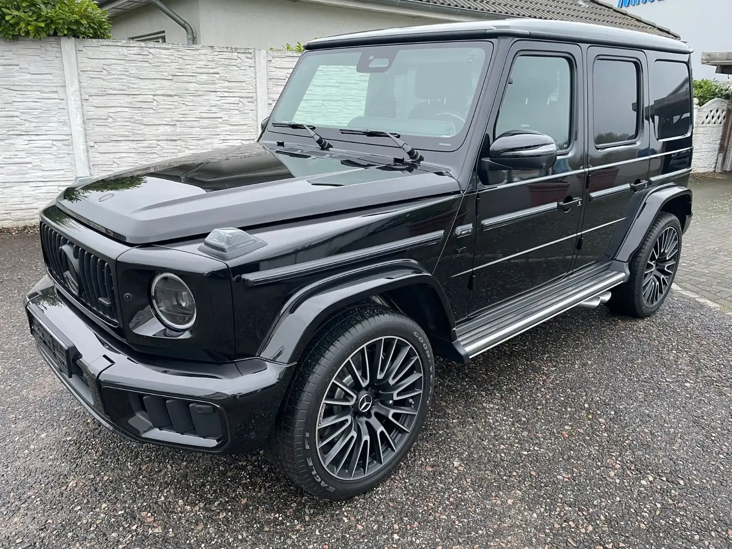 Mercedes-Benz G 63 AMG SUPERIOR CARBON A22 NIGHT 3D PR25 MY26 Schwarz - 2