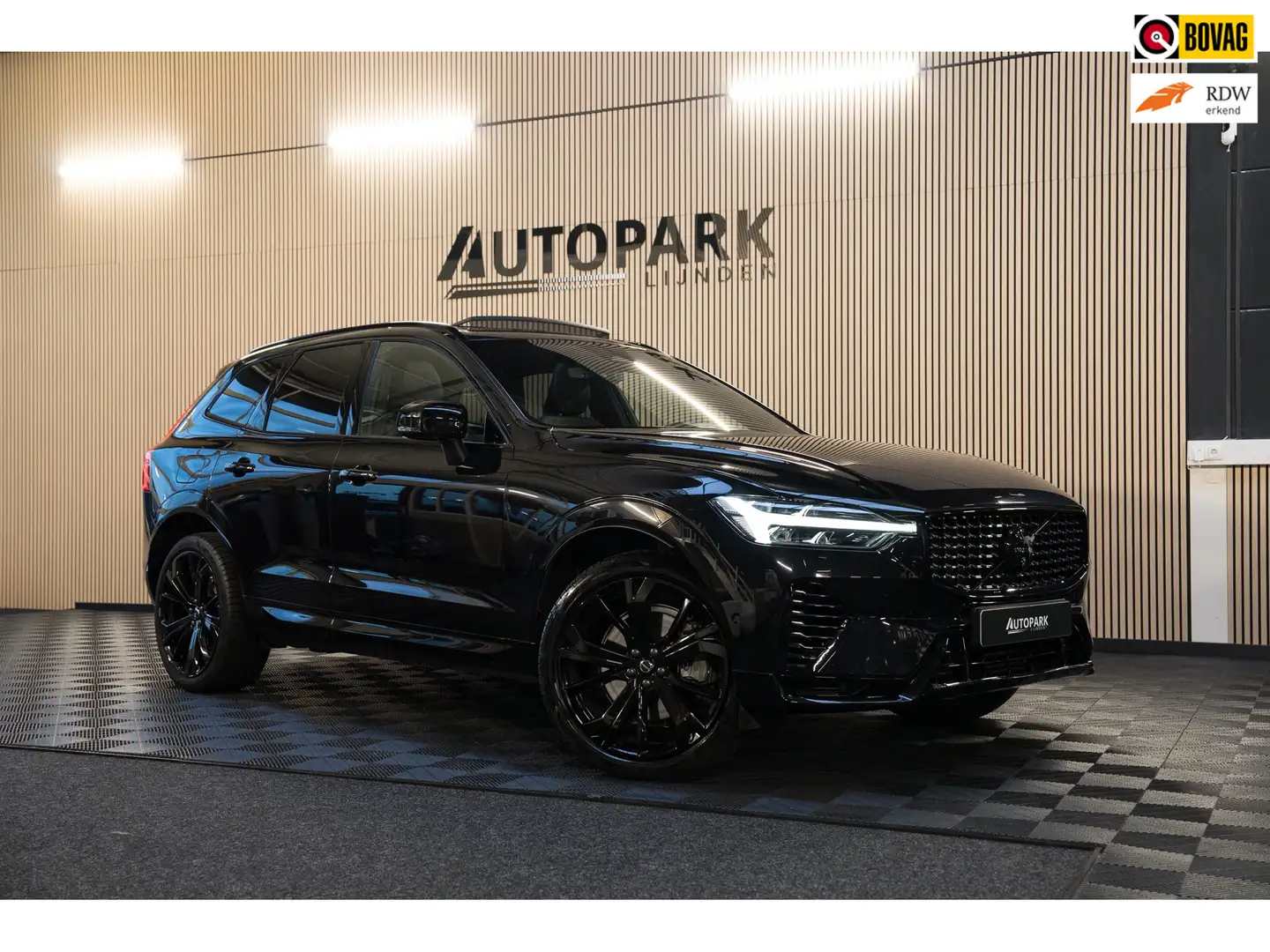 Volvo XC60 2.0 T8 Plug-in hybrid AWD Ultra Black Edition PANO Zwart - 1