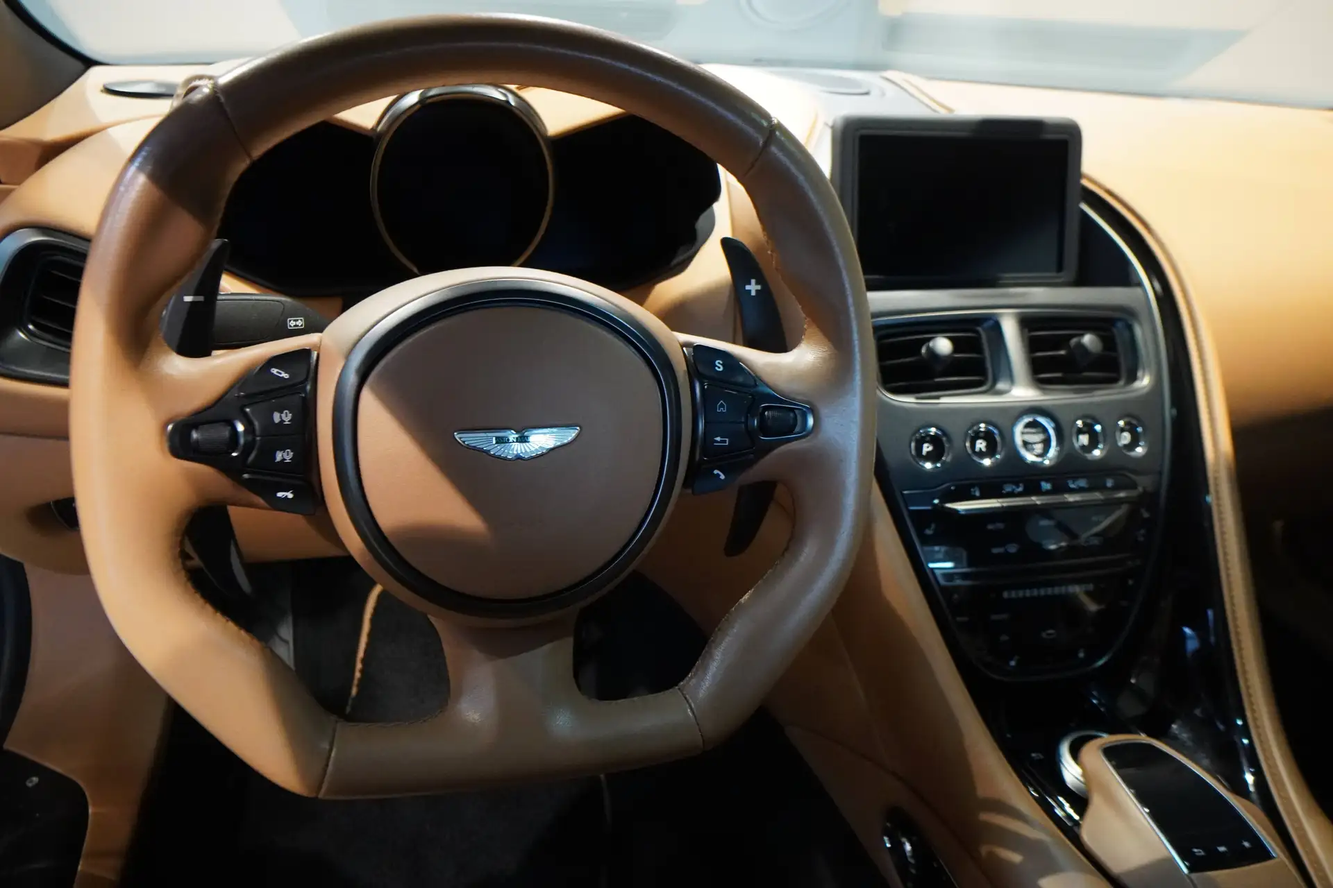 애스턴마틴 DBS Coupe 2019 블랙 사진 6