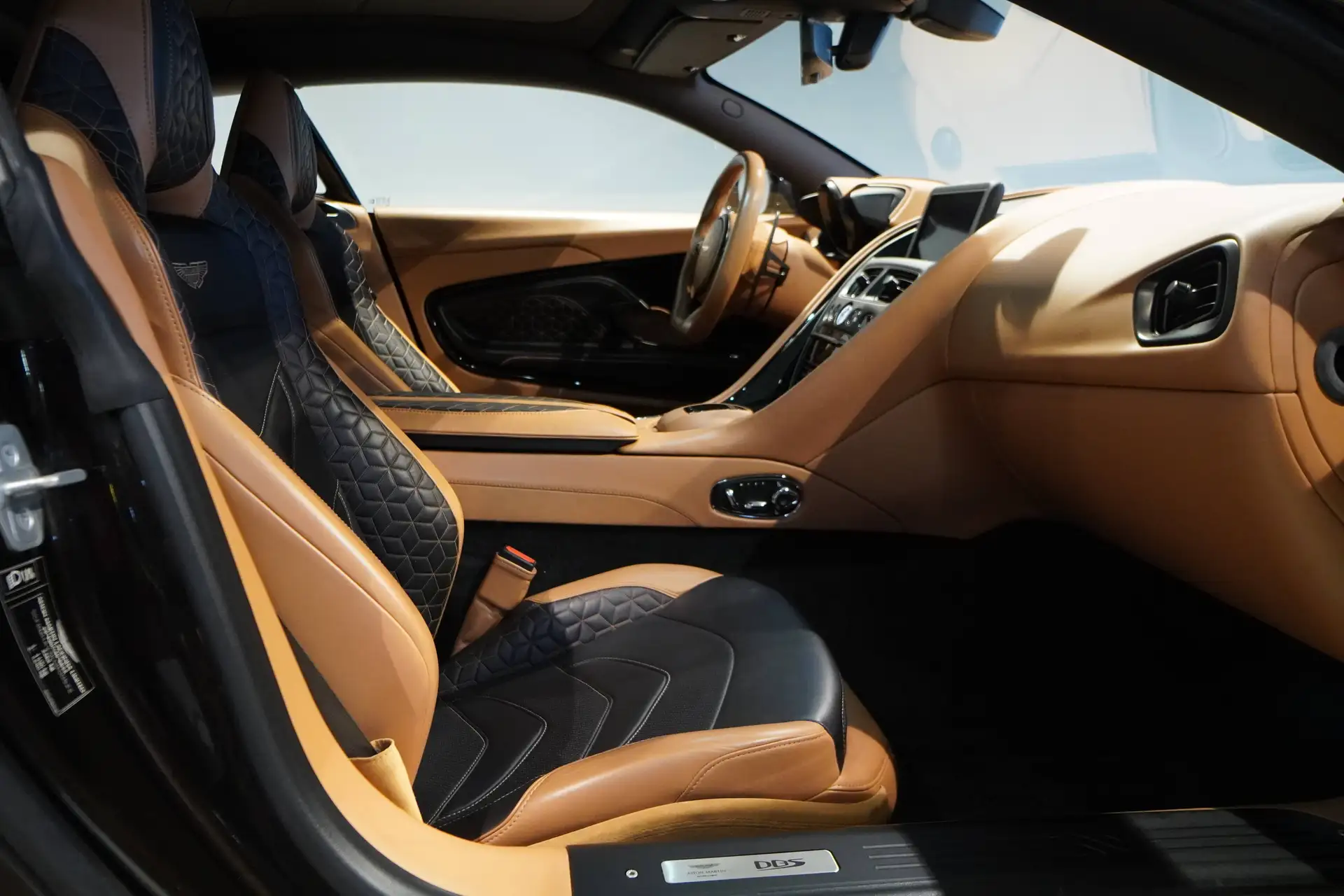 애스턴마틴 DBS Coupe 2019 블랙 사진 8