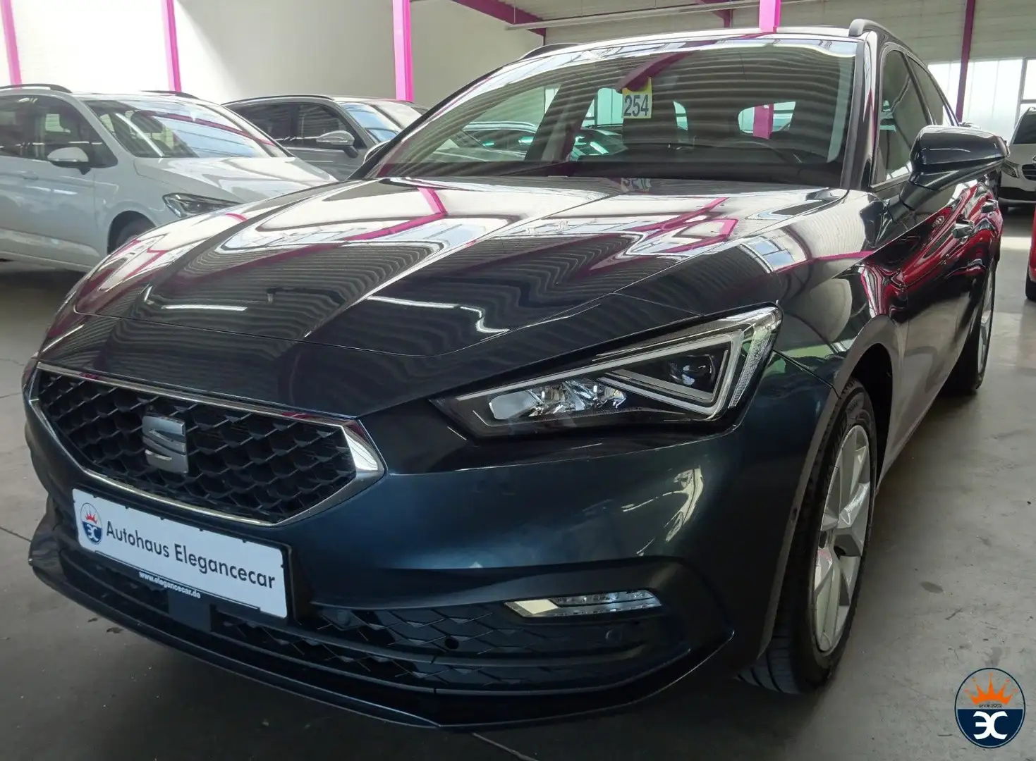 SEAT Leon LEON SP 2.0 TDI STYLE*PANO*AHK*ACC*CAM*KEY*PLA* Gris - 1
