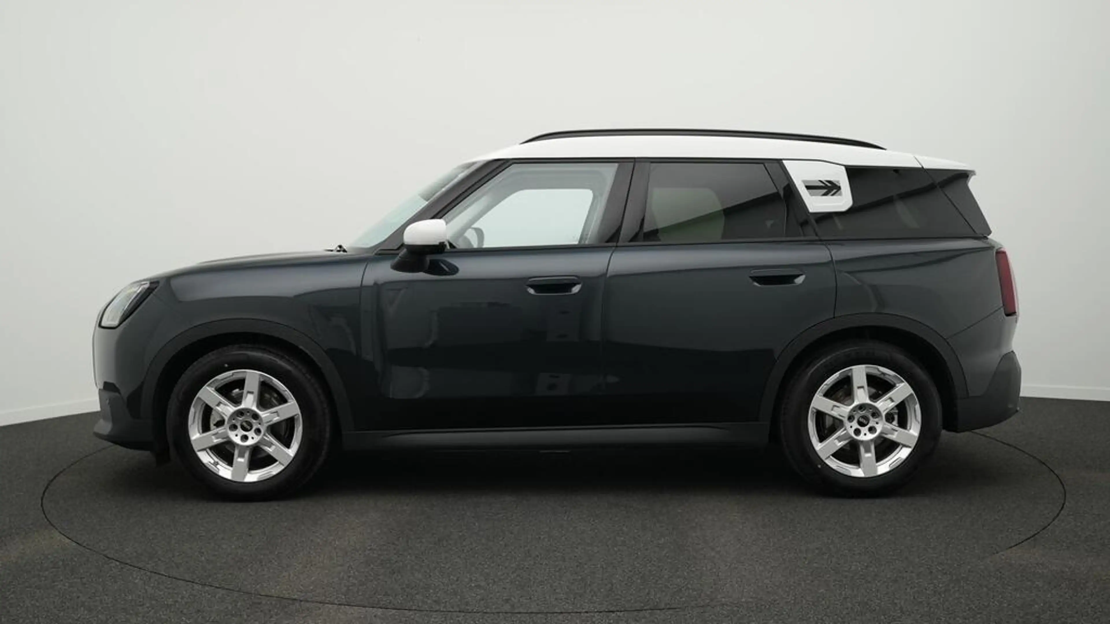 MINI Countryman E Classic Trim — photo 3