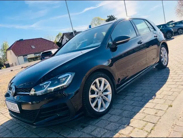 Volkswagen Golf view 3