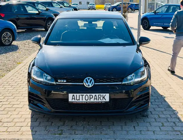 Volkswagen Golf view 2