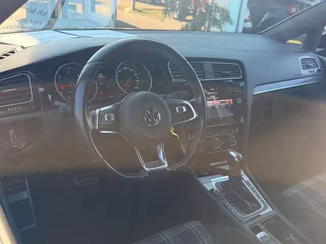 Volkswagen Golf view 13