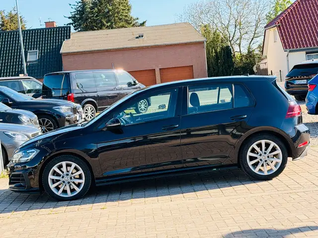 Volkswagen Golf view 4