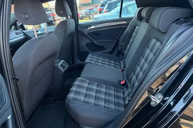 Volkswagen Golf view 10