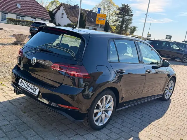 Volkswagen Golf view 6