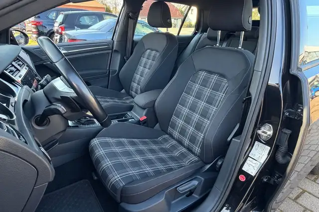Volkswagen Golf view 8