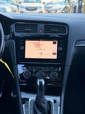 Volkswagen Golf view 9