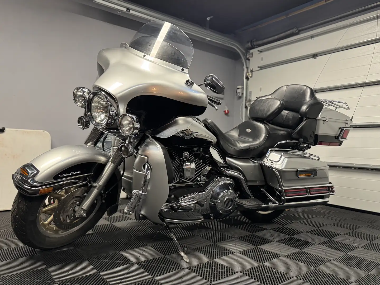 Harley-Davidson Electra Glide Ultra Classic 100th Anniversary Edition Argintiu - 1