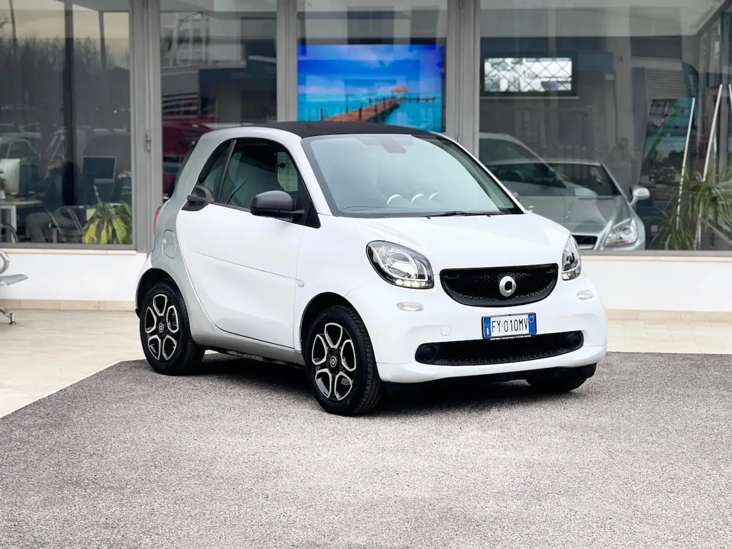 smart forTwo 1.0 Benzina 71CV E6 Automatica - 2019 Bianco - 1