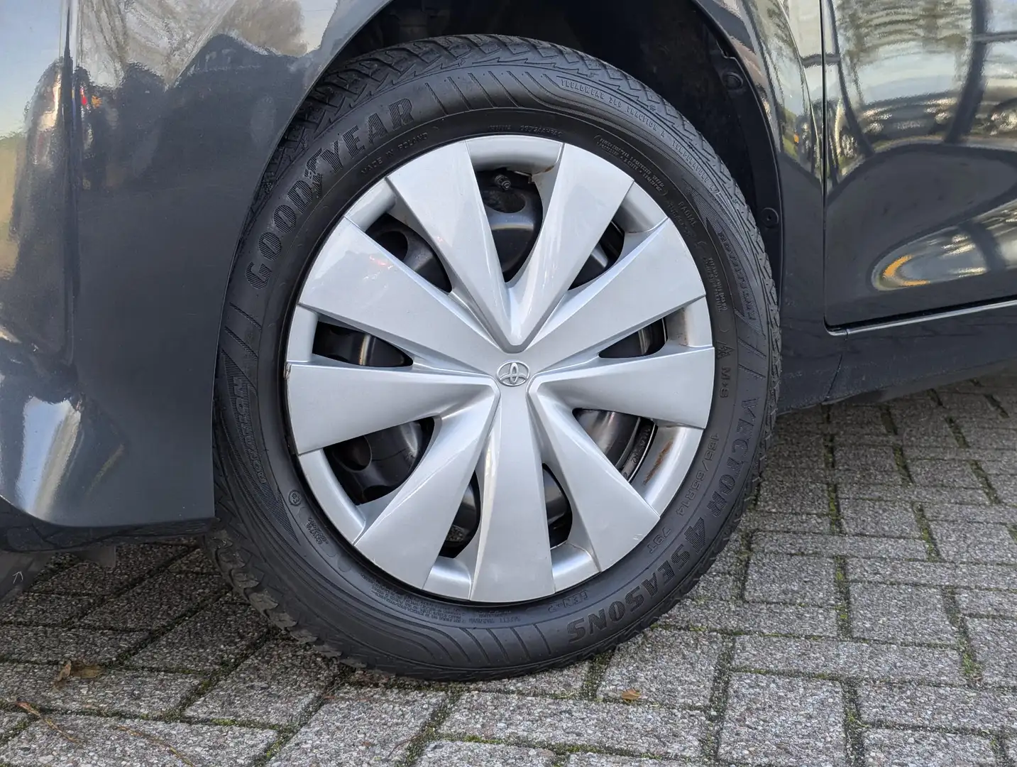 Toyota Aygo 1.0 VVT-i x-fun | Airco | Elek. ramen | Bluetooth Gris - 2