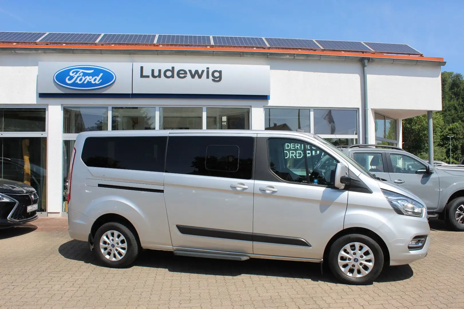 Ford Tourneo Custom Titanium Winterpaket L2 8 Sitzer Silber - 2