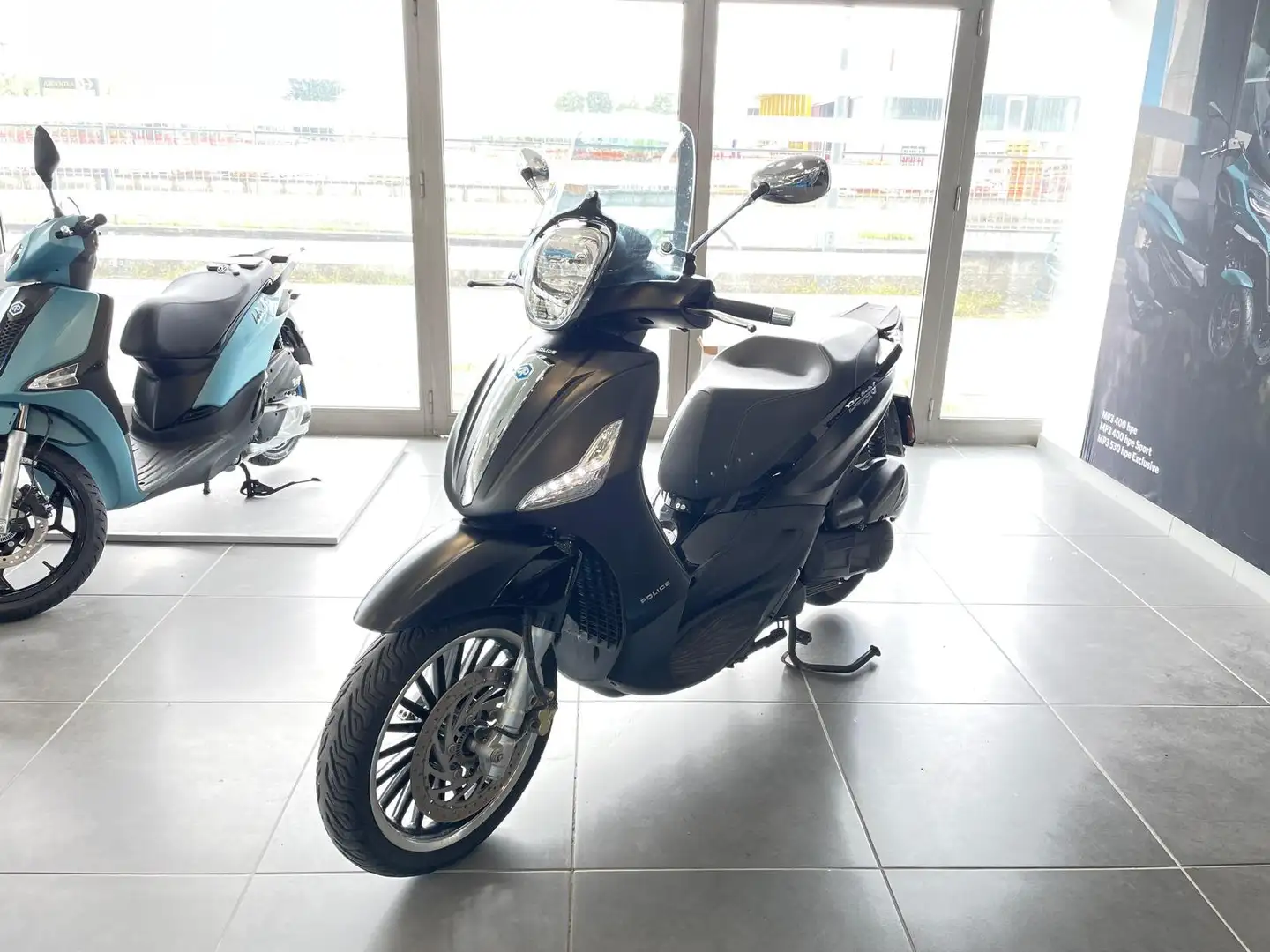Piaggio Beverly 300 SOLO 16.000KM, 12 MESI DI GARANZIA Nero - 1