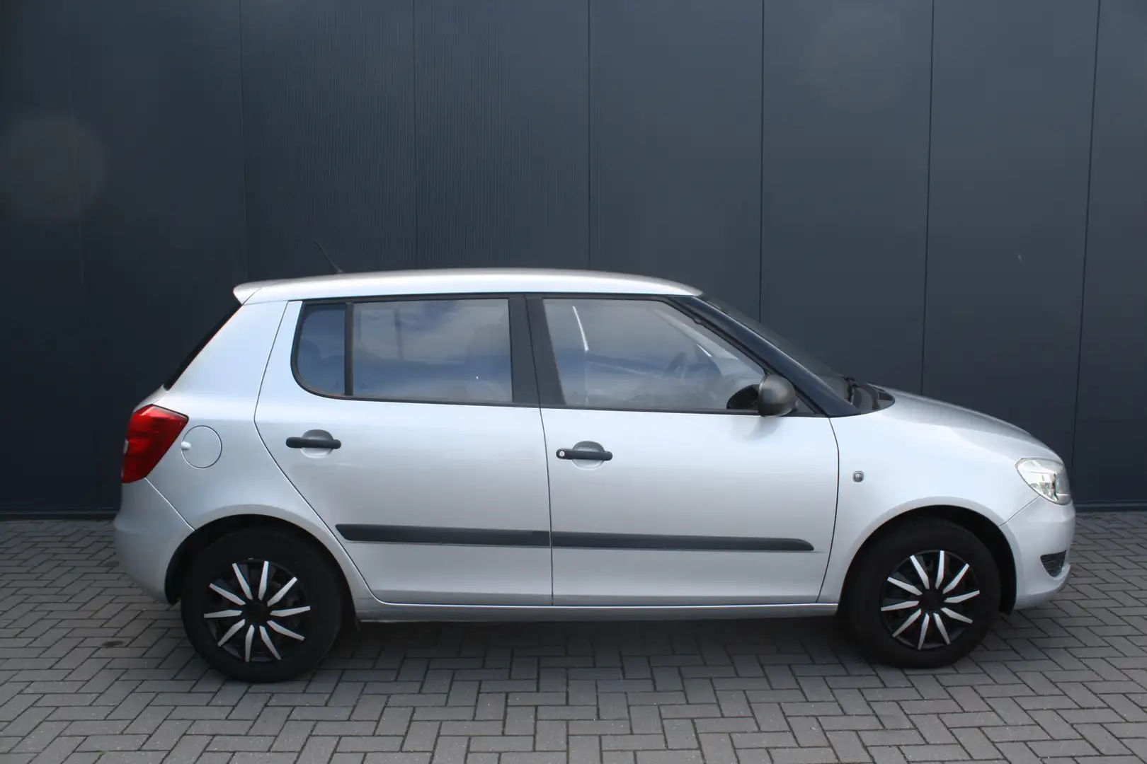 Skoda Fabia 1.2 Drive - 5-DEURS - TREKHAAK - APK 12-2026 Grijs - 2