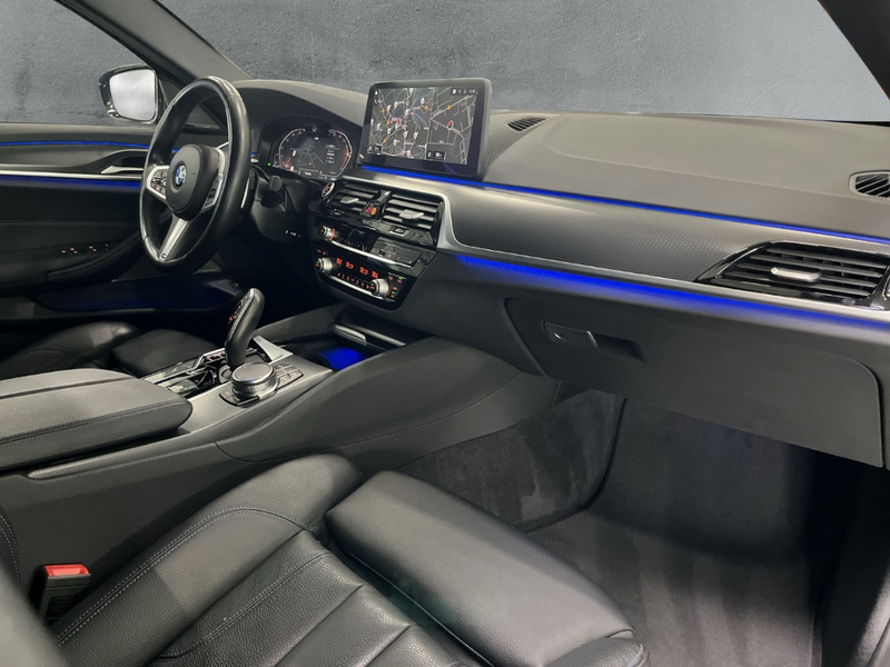 BMW 520 M Sport d Touring Sportpaket Luftfederung AHK-klap — photo 12