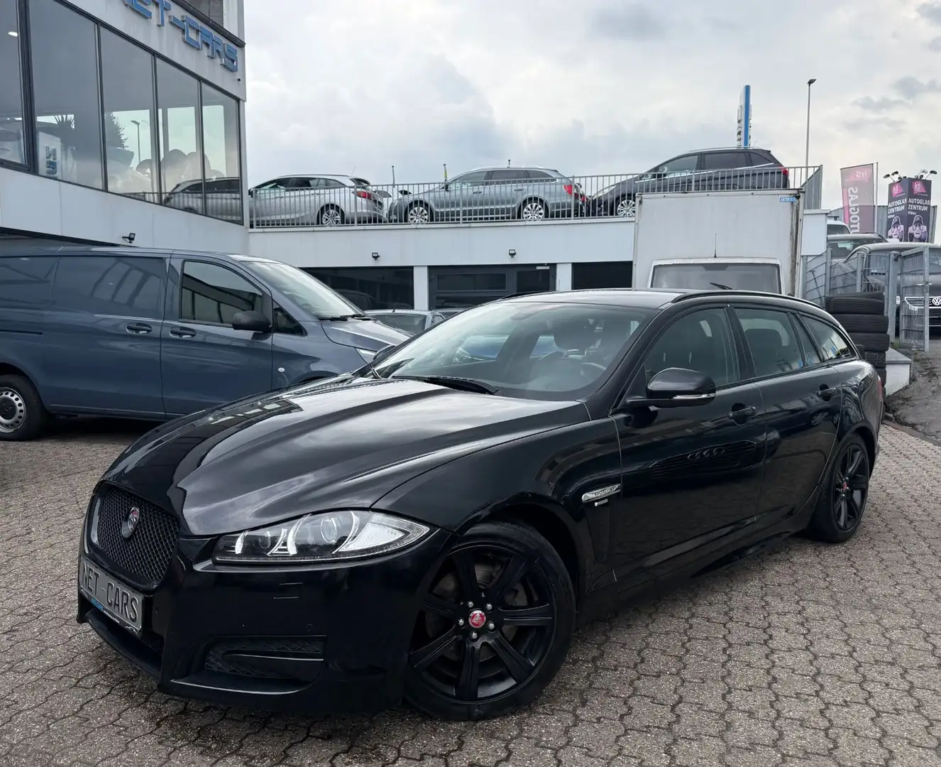 Jaguar XF 2,2 D Sportbrake Leder*NAVi+Kamera*AHK*LED* Schwarz - 1