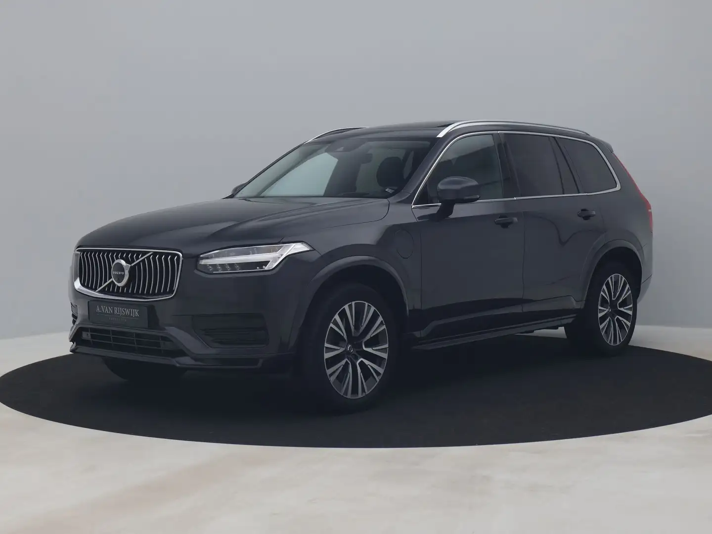 Volvo XC90 2.0 T8 Twin Engine AWD Momentum Pro | PANO | ADAPT Grijs - 1