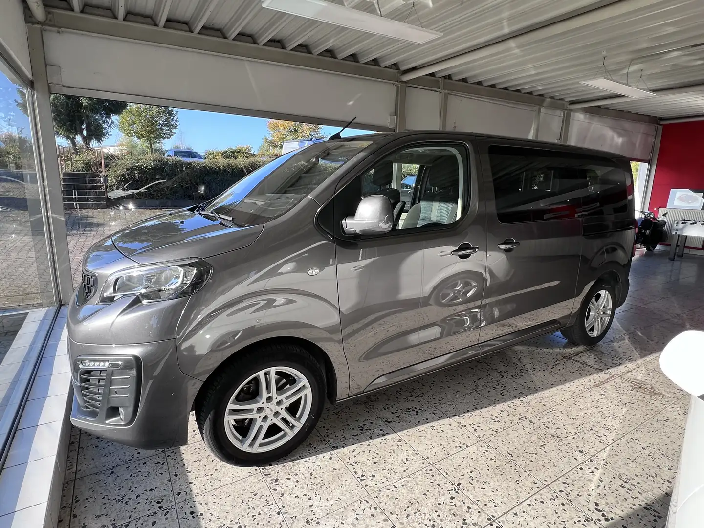 Peugeot Traveller L2 2.0 BlueHDi 150 Allure - 1