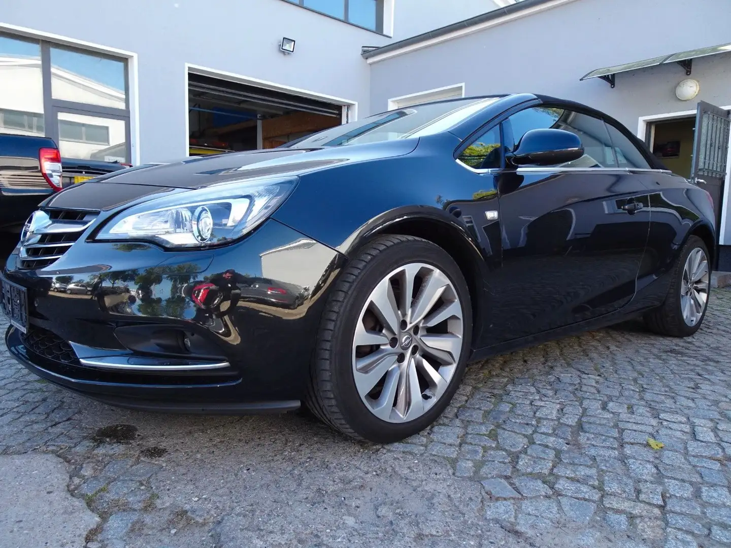 Opel Cascada Innovation ecoFlex 2.0CDTI 134kW,NAV-SHZ Schwarz - 1