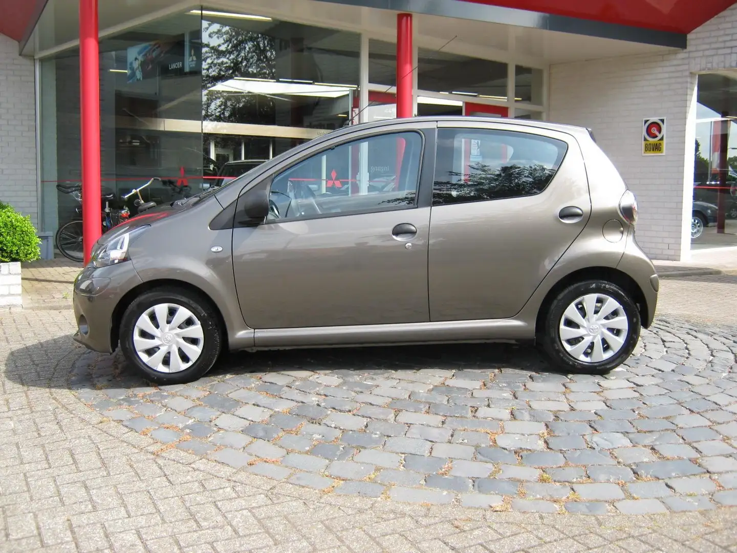 Toyota Aygo 1.0 VVT-i Comfort | 5drs. | Airco | Volledig Onder Brun - 2