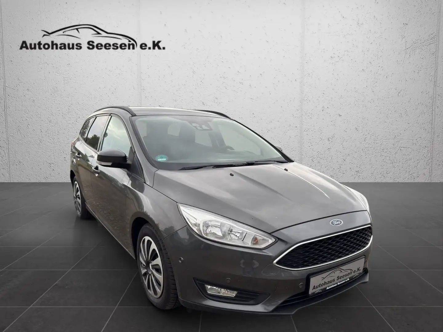 Ford Focus Turnier Business*Navi* Grau - 1