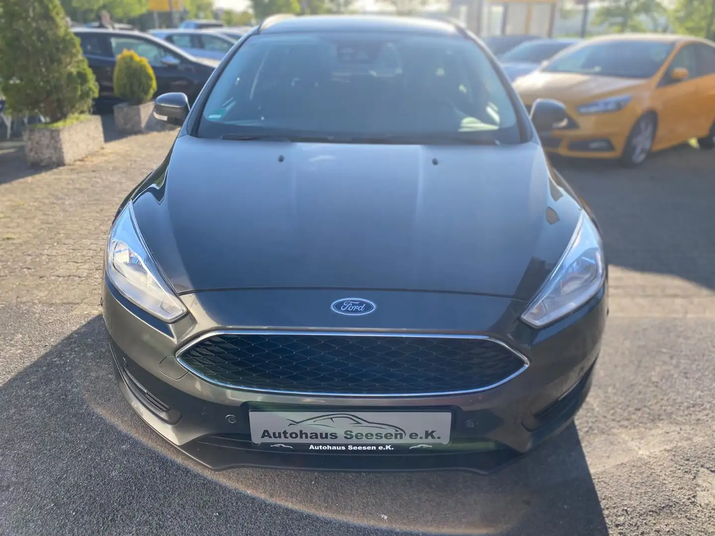 Ford Focus Turnier Business*Navi* Grau - 2