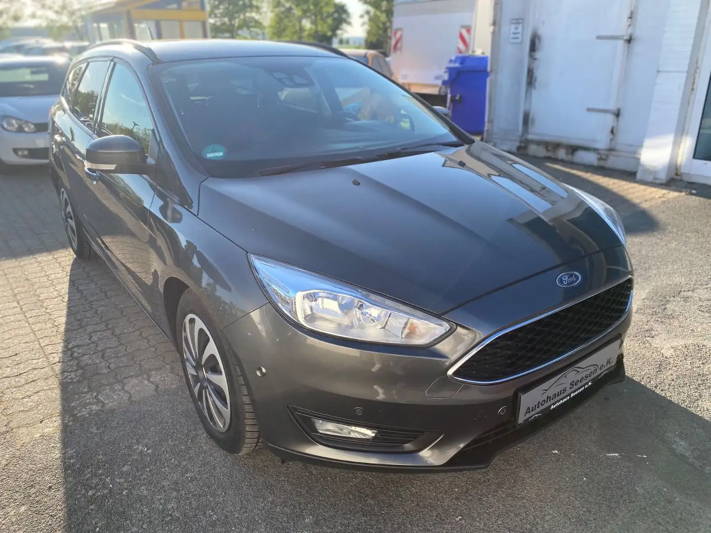 Ford Focus Turnier Business*Navi* Grau - 1