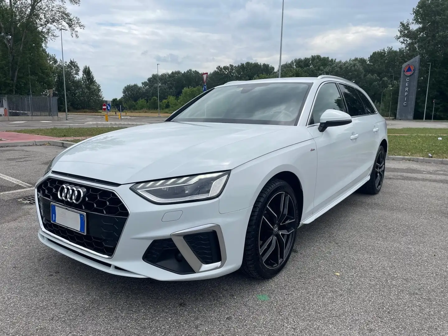 Audi A4 Avant 40 2.0 g-tron S Line edition 170cv s-tronic - 1