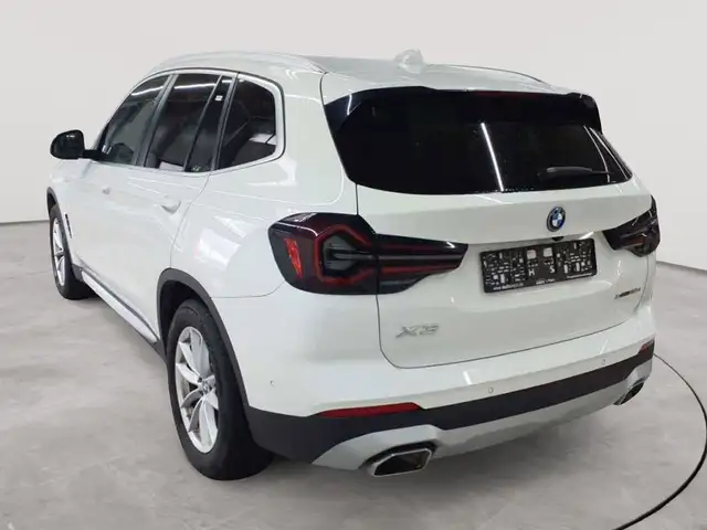 BMW X3 view 5