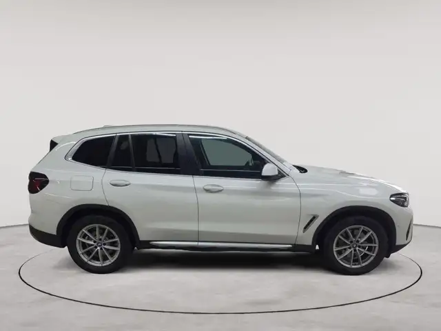 BMW X3 view 3