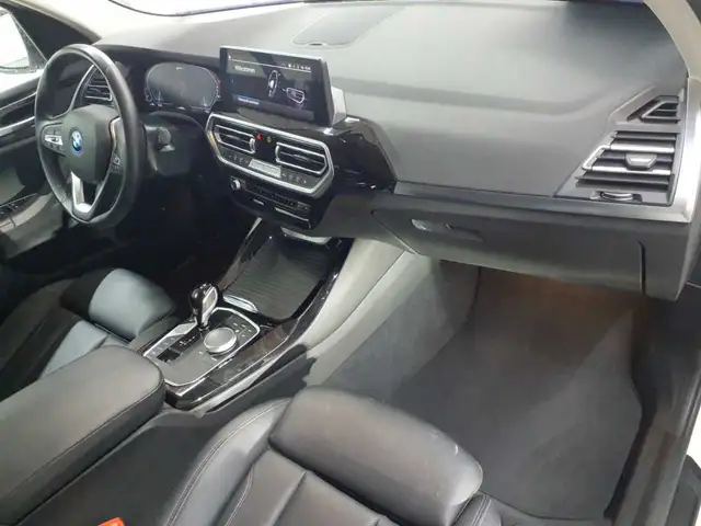 BMW X3 view 9