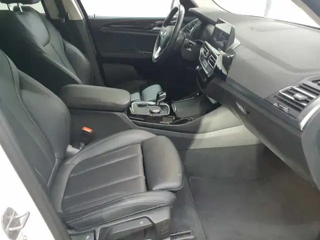 BMW X3 view 8