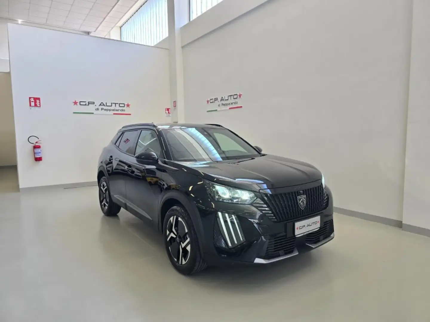 Peugeot 2008 PureTech 100 S&S Allure Schwarz - 1