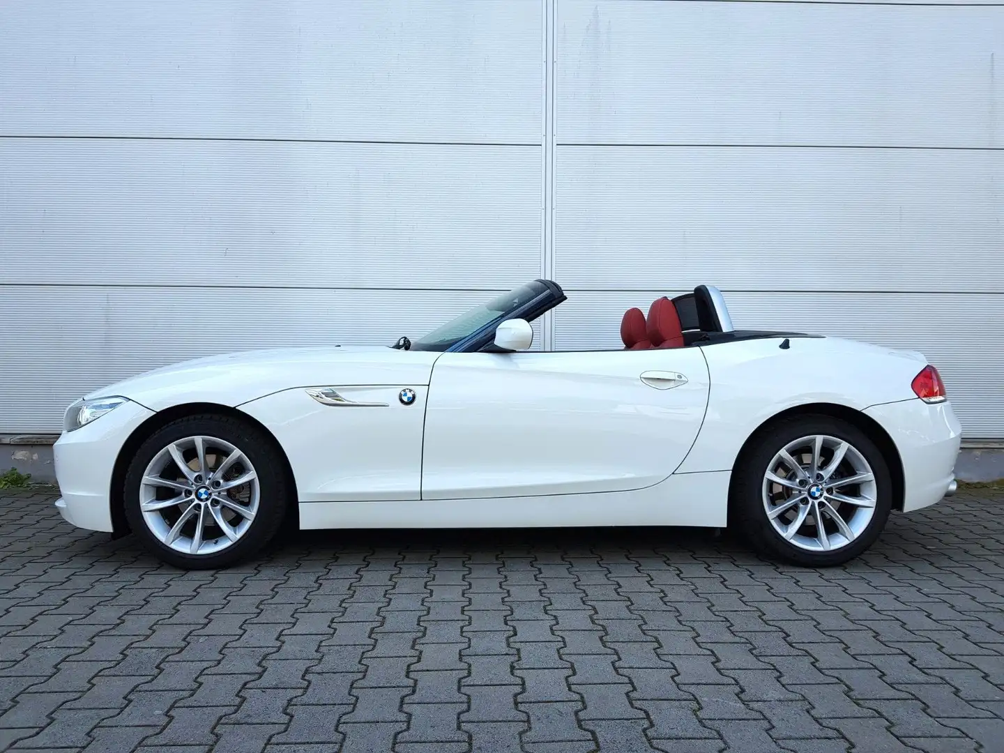 BMW Z4 Roadster sDrive18i Bílá - 1