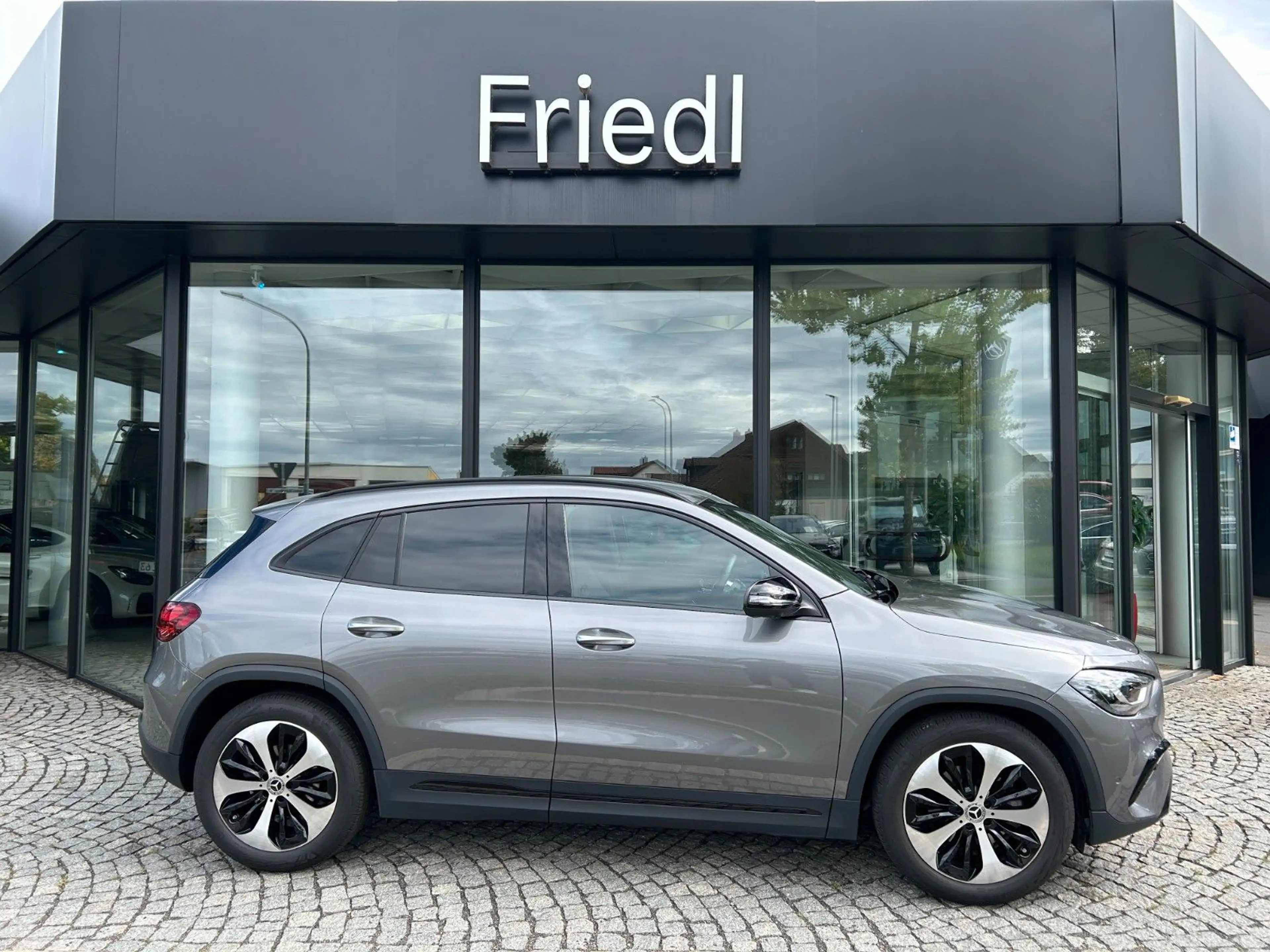 Mercedes-Benz GLA 200 EDITION Night, Multibeam, Memory, Keyles — photo 2